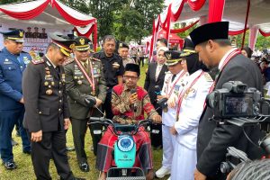Hari Bhayangkara ke – 77 Polres Lumajang Beri Bantuan Motor Listrik Roda 3 Untuk Marbot Penyandang Disabilitas