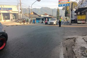 Anggota Polres Batu eksis di pagi hari layani masyarakat dan tak kenal hari libur