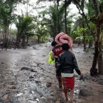 Polres Lumajang Terjunkan Personel Bantu Evakuasi Korban Bencana Banjir Lahar Dingin Gunung Semeru