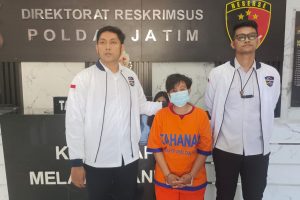 Polda Jatim Serahkan Tersangka Investasi Bodong dan Barang Bukti ke Kejari Malang