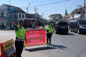 Polres Batu tutup jalan Ir Soekarno dan terapkan rekayasa arus untuk amankan Pawai Bersih Desa