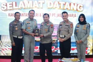 Kapolda Jatim Menerima Kunjungan Kakorlantas Polri dan Jasa Raharja Bahas Tentang Pelayanan Samsat