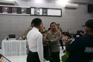 Kunjungi Polres Bojonegoro Kapolda Jatim Beri Penghargaan