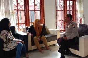 Dengan Wadah Jum’at Curhat, Polisi RW Polres Batu laksanakan edukasi kepada warga masyarakat