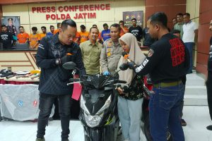 Tak Percuma Lapor Polisi, Polda Jatim Berhasil Temukan dan Kembalikan Motor Korban Pencurian Kepada Pemilik