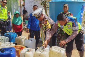 Peduli Literasi, Polisi di Sidoarjo Ajak Pelajar Gemar Baca