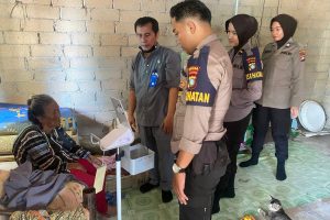 Warga Sambut Antusias Bakti Kesehatan Polri di Rempang