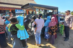 Jumat Curhat dan Berkah, Polisi di Kediri Berbagi Sayuran