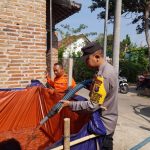 Tangani Dampak Kemarau Panjang Polisi dan BPBD Kota Blitar Rutin Droping Air Bersih Bantu Warga