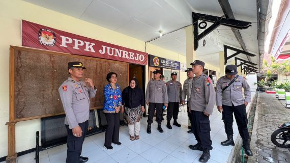 Selain Patroli di Tempat Wisata, Anggota Polres Batu laksanakan patroli di kantor Obyek vital dalam rangka OMB