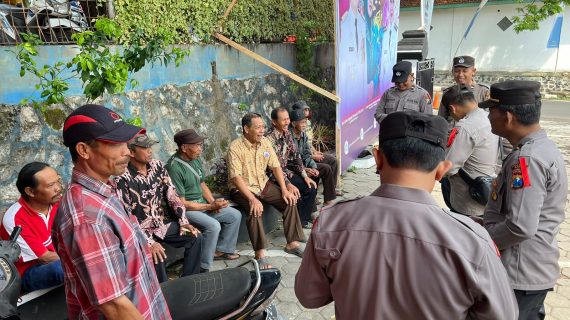 Serap Semua keluhan masyrakat, Patroli Rutin Polres Batu sasar tempat berkumpulnya masyarakat