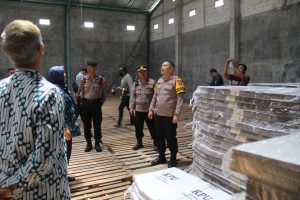 Pastikan Logistik Pemilu 2024  Aman, Kapolres Kediri Kota Cek Gudang KPU