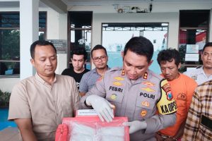 Polres Bangkalan Berhasil Sita 1 Kilogram Sabu dari Seorang Kurir Bermudos Paket Topi