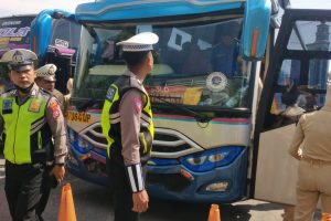 Jelang Nataru, Polres Magetan Bersama Dishub Lakukan Ramp Check Angkutan Transportasi