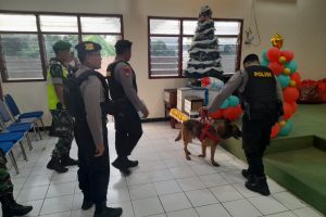 Anjing Pelacak K9 Polres Mojokerto Sterilisasi di Gereja Pastikan Rasa Aman Jemaat
