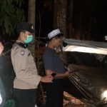 Gercep, Polisi Evakuasi Seorang Kakek yang Tinggal di Tengah Hutan Pinus Bondowoso