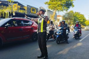 Antisipasi Peningkatan Arus Saat Weekend, Kasatlantas Polres Batu Kerahkan Personelnya di Beberapa Simpul