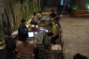 Cooling System Polres Tulungagung Patroli Sambang Ajak Warga Jaga Persatuan dan Kesatuan Pasca Coblosan Pemilu