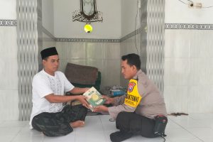 Sambut Ramadhan, Polres Pamekasan Berbagi Al-Qur’an untuk Ponpes dan Tempat Ibadah