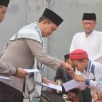 Gapai Berkah Ramadhan, Kapolres Probolinggo Berikan Santunan Anak Yatim saat Resmikan Musholla Al-Kautsar