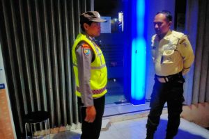 Perkuat Sistem Keamanan Wilayah Hukum Mapolre Batu, Unit Personil Patroli Laksanakan Dialogis dengan Pamswakarsa