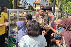 Jum’at Berkah, Polres Bojonegoro Sediakan Etalase Nasi Gratis