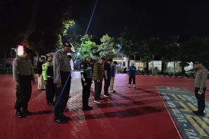 Tegak Lurus Pantau Situasi Dalam Mapolres Batu, Pa Siaga Laksanakan Apel Malam