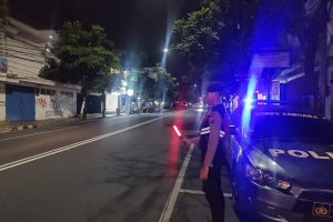 Wujudkan Sitkamtibmas Yang Aman Kondusif, Personel Polres Batu Giatkan Blue Light Patroll   