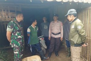 Wujudkan Sitkamtibmas Jelang Pilkada 2024 Yang Kondusif, Anggota Polisi RW Sambang Warga