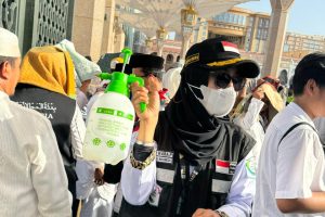 Kisah Polwan Bantu Jemaah Haji saat Cuaca Panas di Arab Saudi
