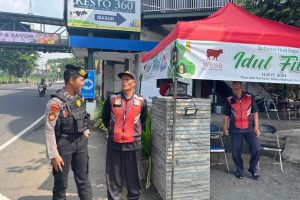 Patroli Dialogis Ke Tempat Wisata Menjelang Pilkada Kota Batu 2024, Anggota Unit Pam Obvit Satsamapta Polres Batu Jaga Harkamtibmas