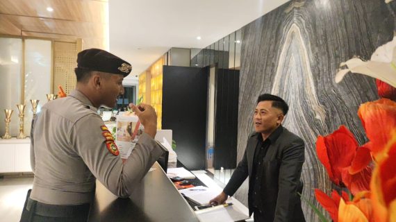 Jelang Pilkada Kota Batu 2024, Unit Pam Obvit Satsamapta Polres Batu Giatkan Patroli Dialogis Ke Tempat Wisata