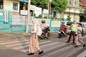 Satlantas Polres Batu Giatkan Strong Point Di Pagi Hari, Wujudkan Kamseltibcar Lantas Yang Mantab