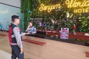 Jelang Pilkada Kota Batu 2024, Anggota Unit Pam Obvit Satsamapta Polres Batu Tingkatkan Patroli Dialogis Ke Tempat Wisata