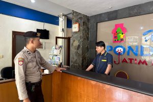Jelang Pilkada Kota Batu 2024, Personil Unit Pam Obvit Satsamapta Polres Batu Tingkatkan Patroli Dialogis Ke Tempat Wisata