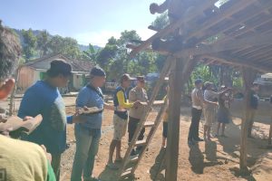 Sambut Hari Bhayangkara Ke-78, Polres Batu Bersama YKPS Bedah Rumah Warga