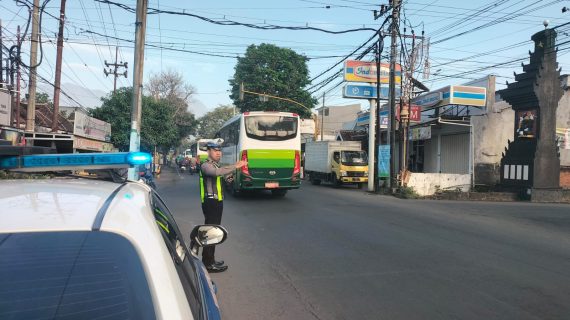 Gelar Anggota di Lapangan, Upaya Satlantas Polres Batu Antisipasi Peningkatan Arus Lalin Saat Weekend