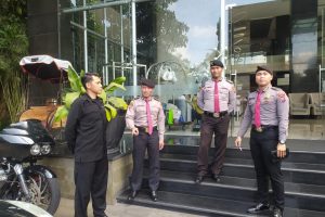 Giat Patroli Dialogis Ke Tempat Wisata, Pam Obvit Satsamapta Polres Batu Jaga Harkamtibmas Jelang Pilkada Kota Batu 2024