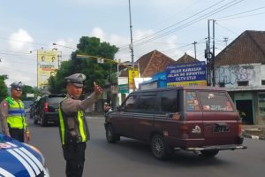 Tingkatkan Kamseltibcar Lantas Di Pagi Hari, Warga Apresiasi Anggota Satlantas Polres Batu