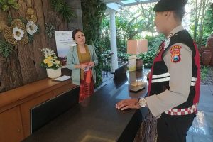 Giat Patroli Dialogis Ke Tempat Wisata, Anggota Pam Obvit Satsamapta Polres Batu Jaga Harkamtibmas Jelang Pilkada Kota Batu 2024