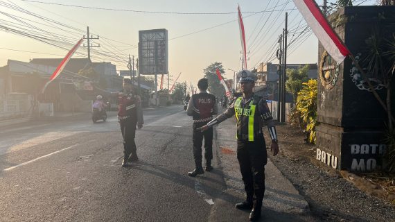 Tingkatkan Kamseltibcar Lantas, Satlantas Polres Batu Giatkan Strong Point Di Lokasi Padat Arus