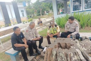 Personel Polisi RW Polres Batu Giatkan Sambang Desa Jaga Harkamtibmas Menjelang Pilkada 2024