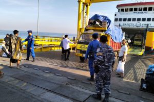Sinergitas Jaga Kamtibmas Polres Situbondo bersama TNI Patroli Dialogis di Pelabuhan Jangkar