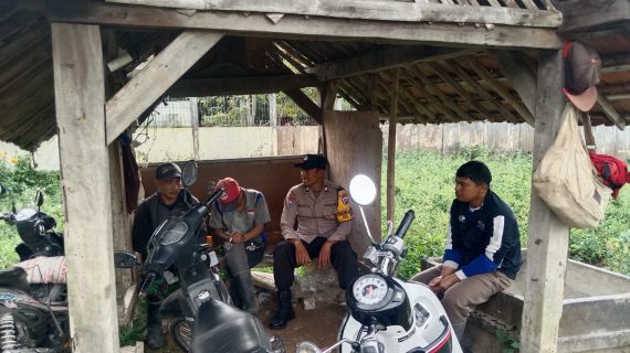 Personil Polisi RW Polres Batu Giatkan Sambang Desa Jaga Harkamtibmas Menjelang Pilkada 2024