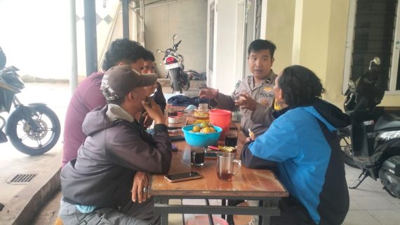 Anggota Polisi RW Polres Batu Giat Sambang Desa Jaga Harkamtibmas Menjelang Pilkada 2024