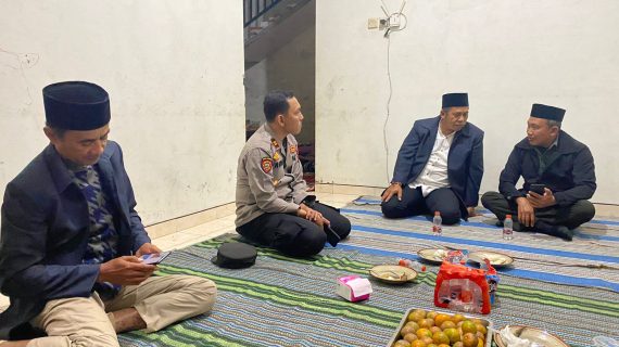 Anggota Polisi RW Polres Batu Sambang Desa, Jaga Situasi Kamtibmas Jelang Pilkada 2024 Tetap Kondusif