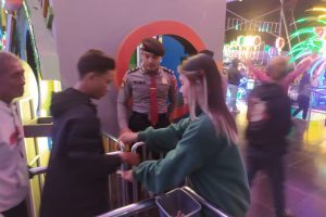 Giat Patroli Dialogis Ke Tempat Wisata, Personel Pam Obvit Satsamapta Polres Batu Pastikan Situasi Kamtibmas Jelang Pilkada Kota Batu Ta 2024 Kondusif