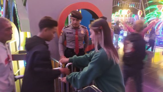 Giat Patroli Dialogis Ke Tempat Wisata, Personel Pam Obvit Satsamapta Polres Batu Pastikan Situasi Kamtibmas Jelang Pilkada Kota Batu Ta 2024 Kondusif