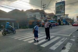 Tingkatkan Kamseltibcar Lantas, Satlantas Polres Batu Gelar Anggota Poros Pagi