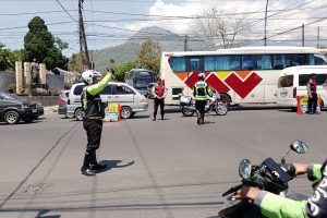 Pastikan Weekend Lancar, Anggota Satlantas Polres Batu Sebar Lebar Giat Strong Point